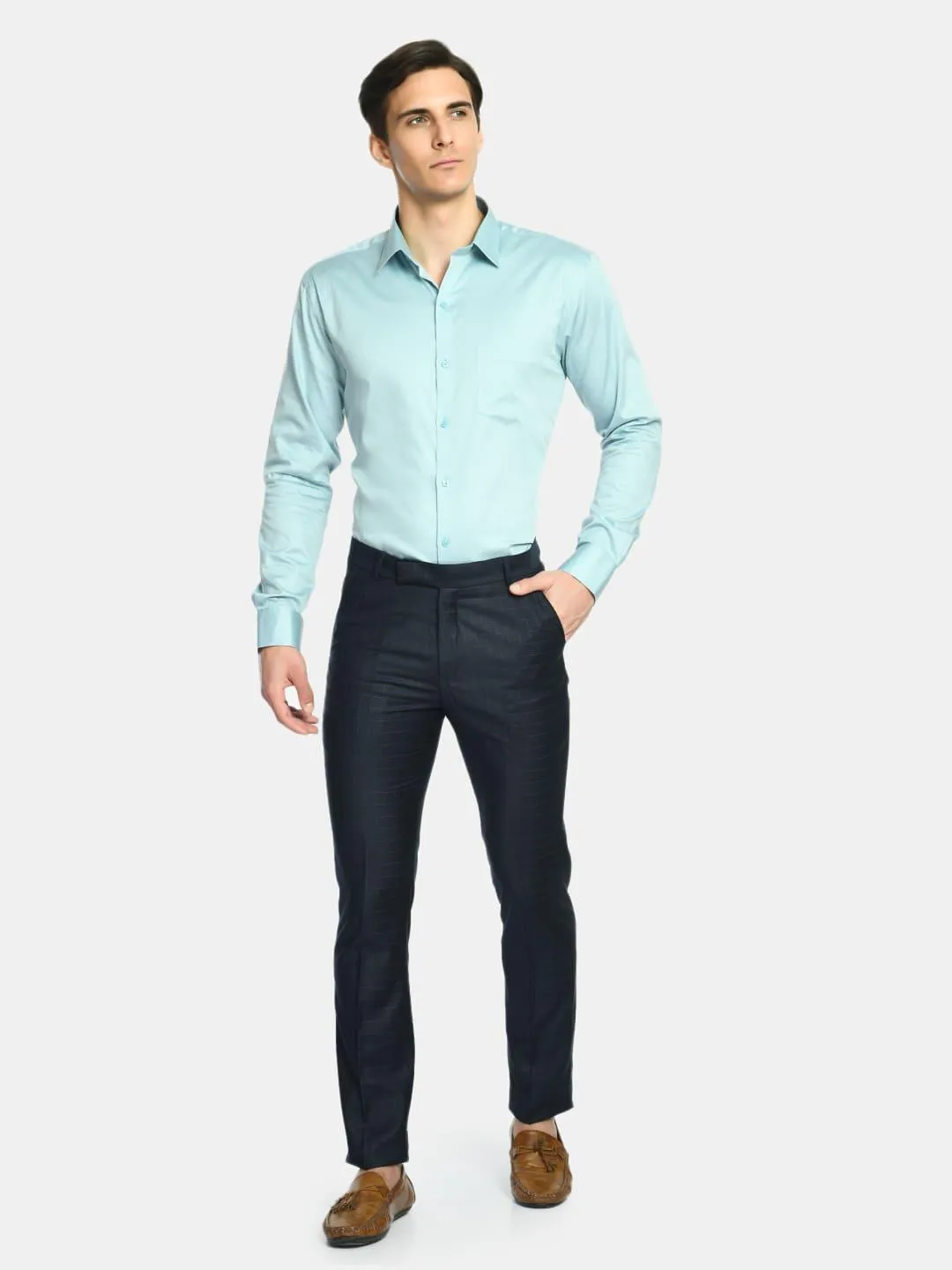 Spread Collar Solid Regular Fit Shirt