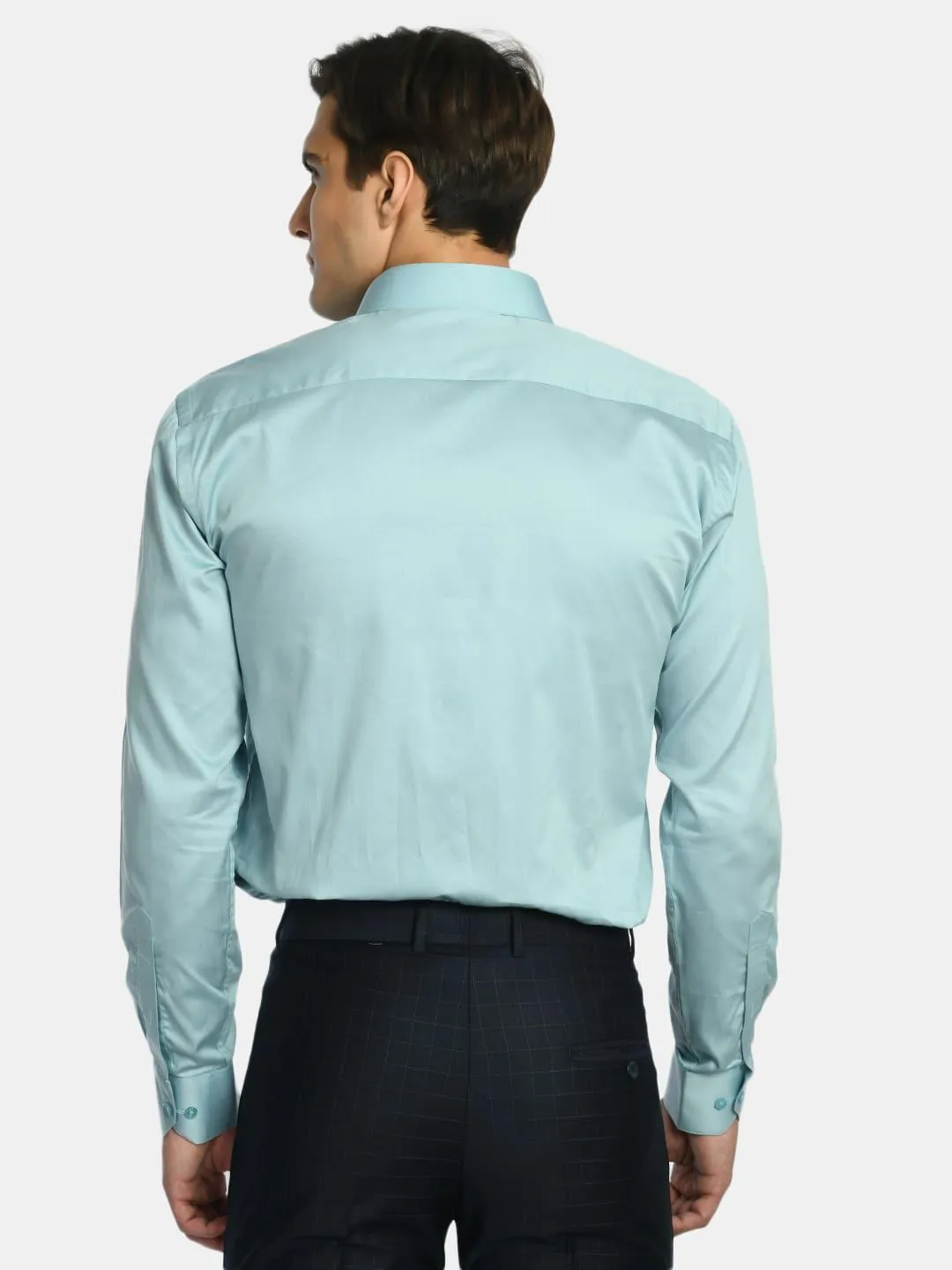 Spread Collar Solid Regular Fit Shirt