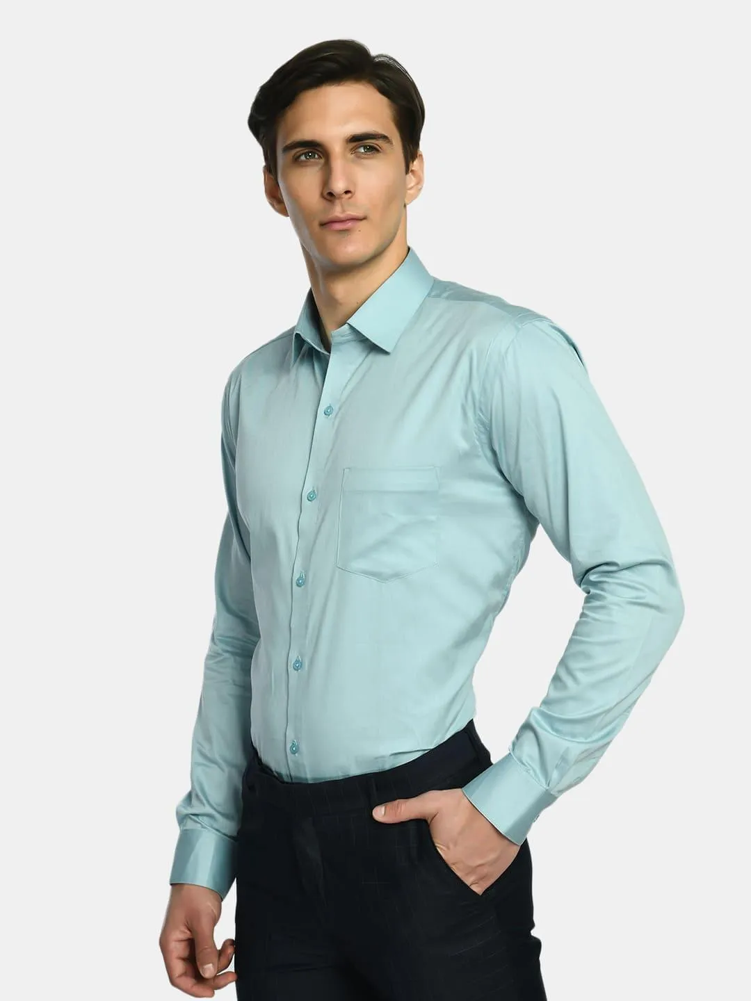 Spread Collar Solid Regular Fit Shirt